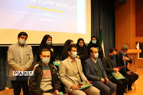 آیین تجلیل و تکریم معلمان و دانش‌آموزان پژوهشگرآموزش و پرورش ناحیه6 مشهد مقدس