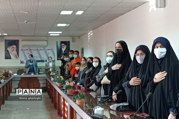 تجلیل از برگزیدگان استانی مسابقات دانش‌آموزی در قرچک