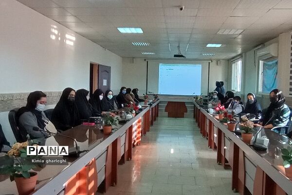 تجلیل از برگزیدگان استانی مسابقات دانش‌آموزی در قرچک