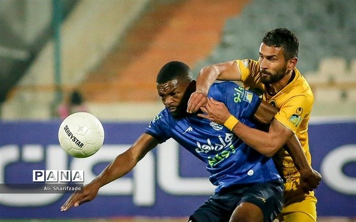 استقلال صدرنشین لیگ برتر است یا سپاهان؟
