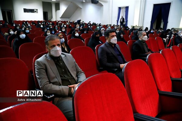 آیین تجلیل از معلمان پژوهنده برتر شهر تهران