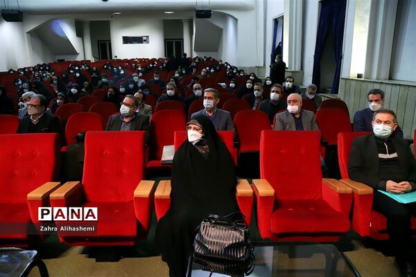 آیین تجلیل از معلمان پژوهنده برتر شهر تهران