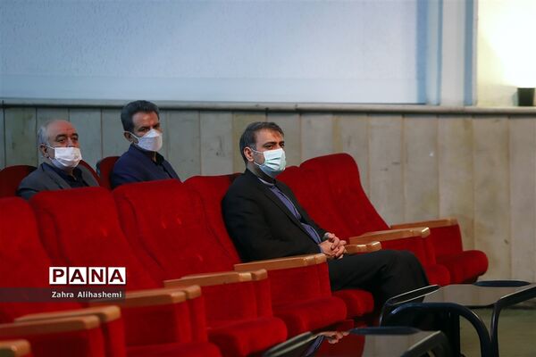 آیین تجلیل از معلمان پژوهنده برتر شهر تهران