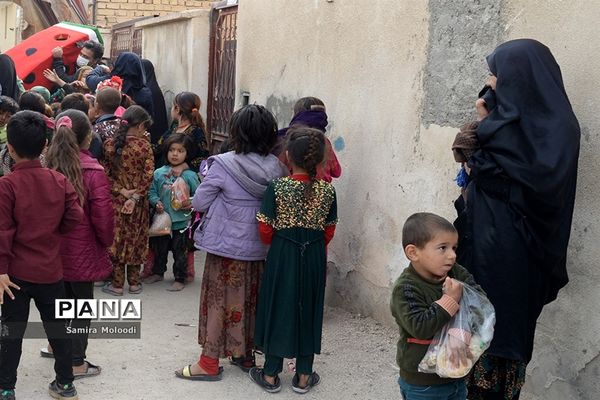 توزیع یک هزار بسته ویژه شب یلدا در مناطق محروم شهر شیراز