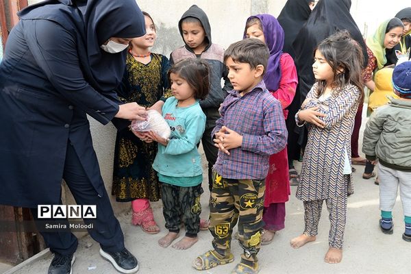 توزیع یک هزار بسته ویژه شب یلدا در مناطق محروم شهر شیراز