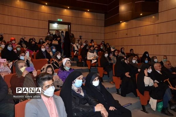 نمایشگاه نقاشی یک دقیقه بیشتر در دماوند