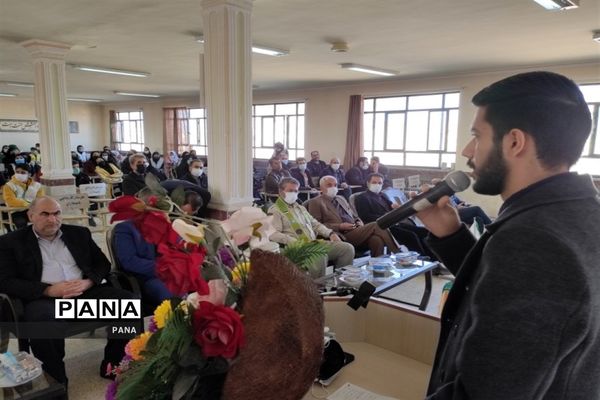 دوره آموزش بازمهندسی پیشتازان سازمان دانش‌آموزی در شاهین دژ