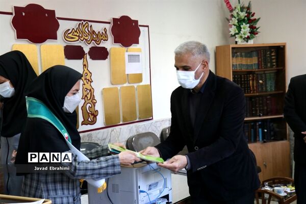 بازدید مدیر سازمان دانش‌آموزی خراسان‌رضوی از آموزشگاه تمام تشکیلاتی دکتر حداد ناحیه 5 مشهد