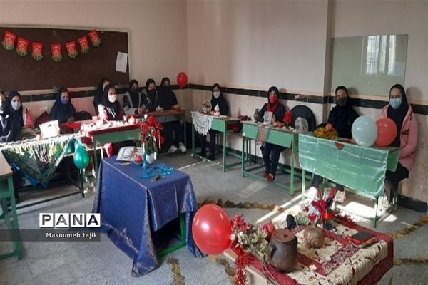 مراسم یلدا در دبیرستان حضرت زینب(س) منطقه قرچک