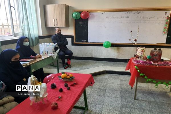 مراسم یلدا در دبیرستان حضرت زینب(س) منطقه قرچک