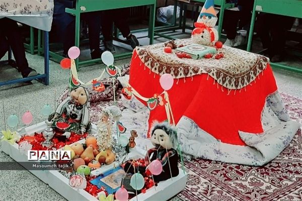 مراسم یلدا در دبیرستان حضرت زینب(س) منطقه قرچک