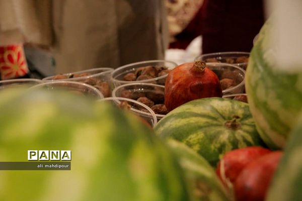 هیاهوی شهر در آستانه شب یلدا