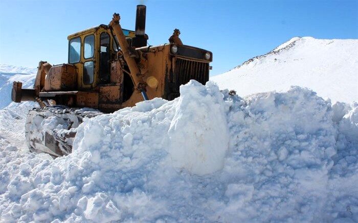 مسدود بودن راه ارتباطی ۳۲۰ روستا به دلیل بارش برف و کولاک