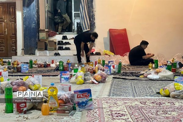 توزیع بسته‌های کمک‌ مومنانه در بین افراد کم برخوردار منطقه ۱۵