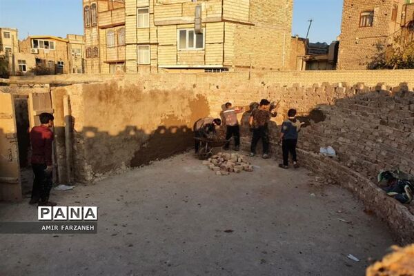 مشارکت نوجوانان در آماده‌سازی نمایشگاه ایام فاطمیه