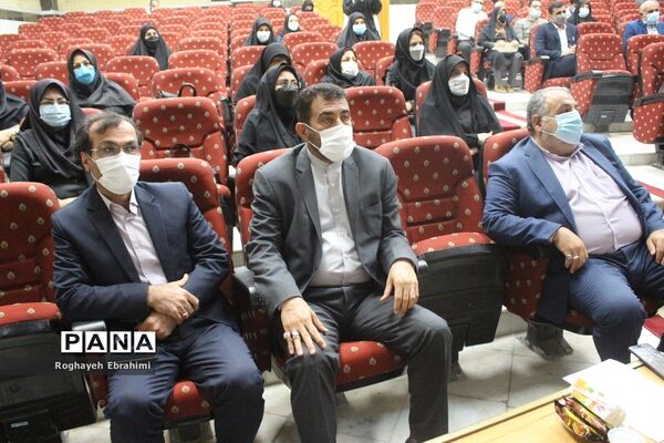 همایش استانی تجلیل از دانش‌آموزان و عوامل اجرایی جشنواره هفتم نوجوان خوارزمی در بوشهر