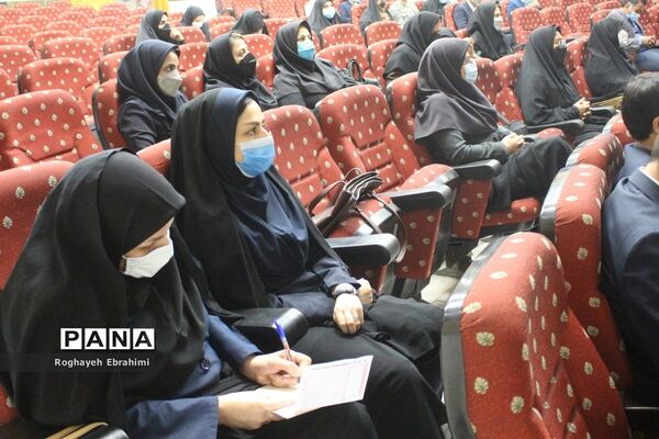 همایش استانی تجلیل از دانش‌آموزان و عوامل اجرایی جشنواره هفتم نوجوان خوارزمی در بوشهر