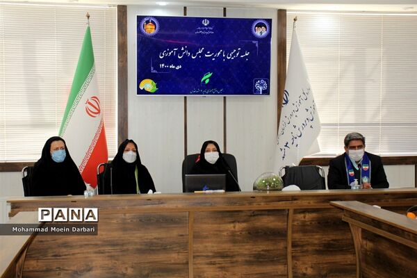 کارگاه آموزشی شورای دانش‌آموزی ناحیه ۳ مشهد مقدس