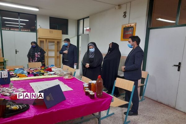 نمایشگاه بانوان کارآفرین در دبیرستان دخترانه عدالت جوادآباد
