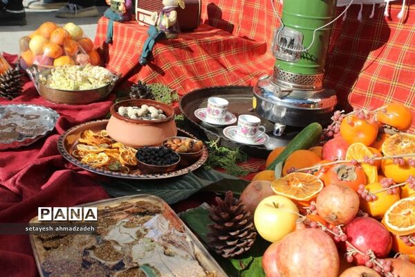 جشنواره بومی و محلی یلدا در دبیرستان شاهد گلوگاه