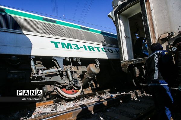 حادثه برخورد دو دستگاه قطار مترو کرج - تهران