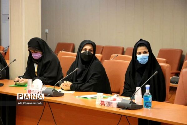 تجلیل از پژوهشگران برتر در شهرستان بهارستان