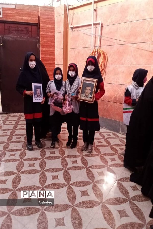 طرح لاله‌های روشن یادواره شهدای شادگان در منزل شهیدان والامقام