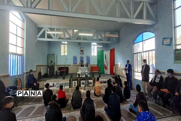 برگزاری طرح ملی لاله‌های روشن درآموزشگاه پسرانه شهید تات جوادآباد