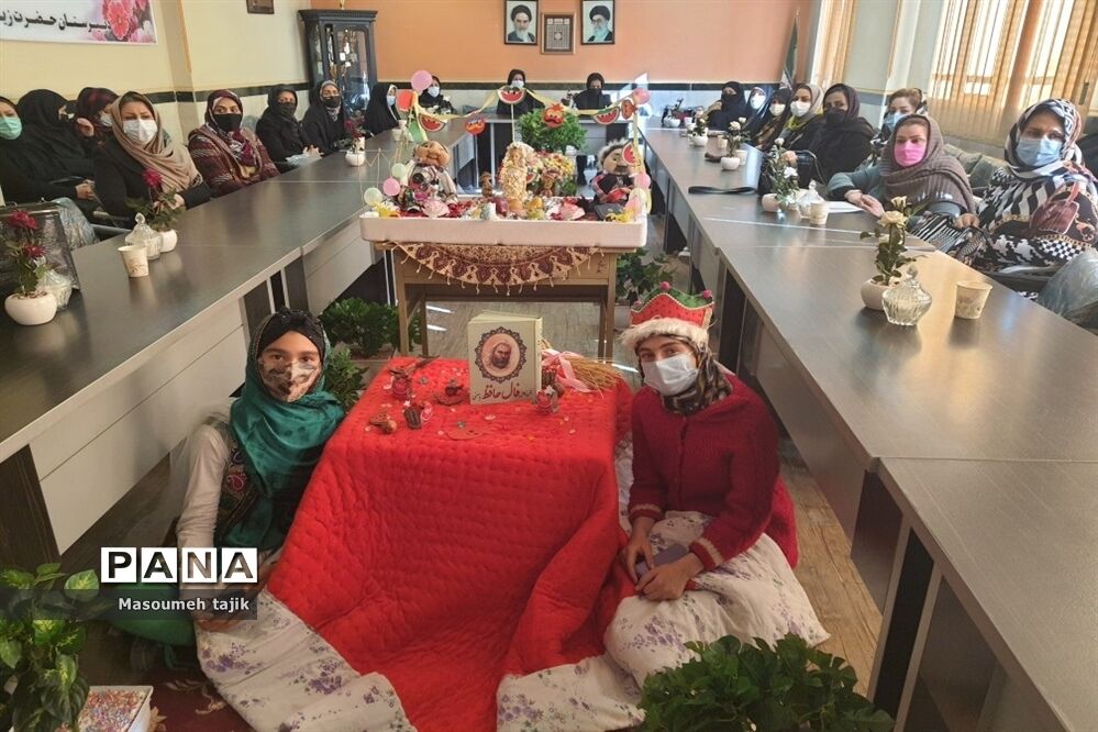جلسه آموزش خانواده و توانمند سازی اولیا در دبیرستان حضرت زینب (س)