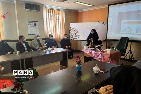 جلسه آموزش خانواده و توانمند سازی اولیا در دبیرستان حضرت زینب (س)