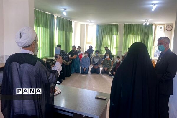 تبیین گام دوم انقلاب در دبیرستان غیر دولتی شهدای موتلفه اسلامی دماوند