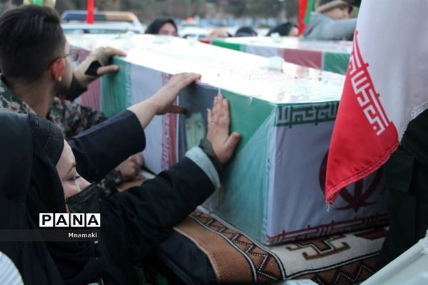 مراسم باشکوه استقبال از پیکر پاک شهیدگمنام هشت سال دفاع مقدس باحضور مردم شهید پرور آران و بیدگل