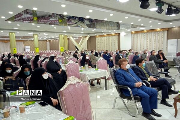نشست هم‌اندیشی معاونان آموزشی اجرایی و فناوری متوسطه اول