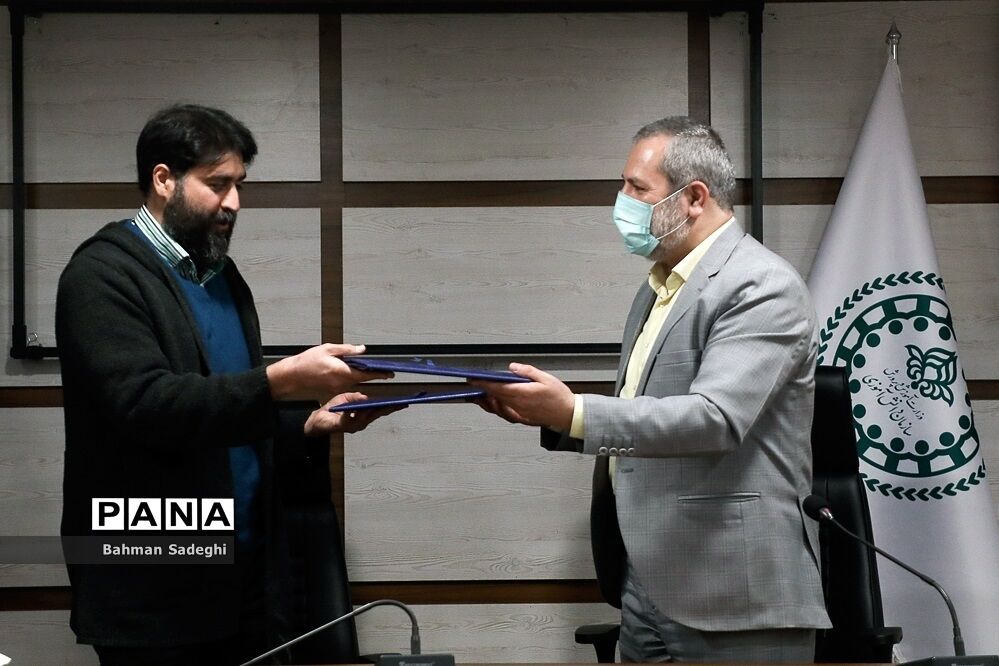 امضای تفاهم‌نامه همکاری مشترک بین سازمان دانش‌آموزی با عوامل فیلم مرد نقره‌ای