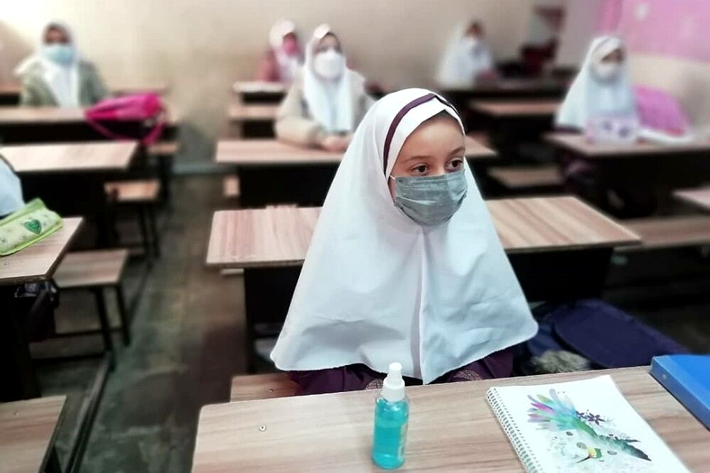 آموزش حضوری زیر سایه کرونا در مدارس رودهن