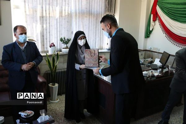 تجلیل از افتخار آفرینان تیم والیبال آموزش و پرورش شهرستان فیروزکوه