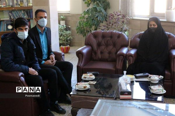 تجلیل از افتخار آفرینان تیم والیبال آموزش و پرورش شهرستان فیروزکوه