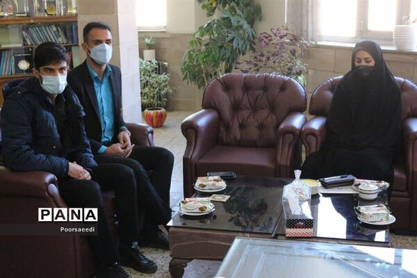تجلیل از افتخار آفرینان تیم والیبال آموزش و پرورش شهرستان فیروزکوه