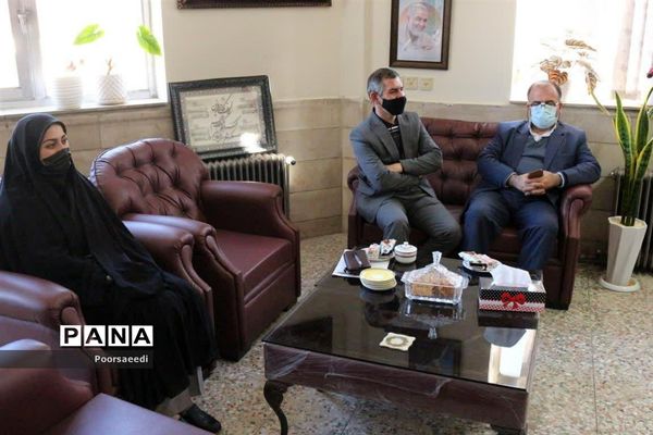 تجلیل از افتخار آفرینان تیم والیبال آموزش و پرورش شهرستان فیروزکوه