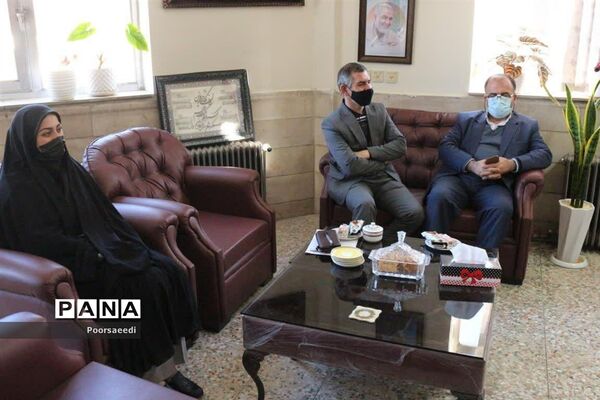 تجلیل از افتخار آفرینان تیم والیبال آموزش و پرورش شهرستان فیروزکوه