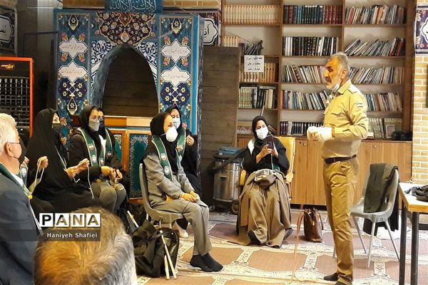 برگزاری دوره آموزشی مربیان پیشتاز سازمان دانش‌آموزی ناحیه یک شیراز