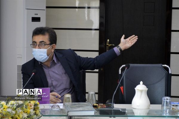 نشست شورای معاونان اداره‌کل آموزش و پرورش استان بوشهر