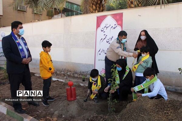 برگزاری پویش نذر نهال در ناحیه یک اهواز