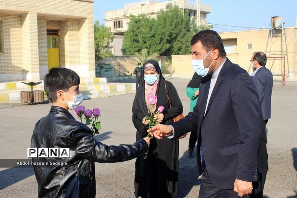 بازدید سرپرست مرکز امور بین‌الملل و مدارس خارج کشور وزارت آموزش و پرورش  از دبستان شهید حسن آیت محله تنگک بوشهر