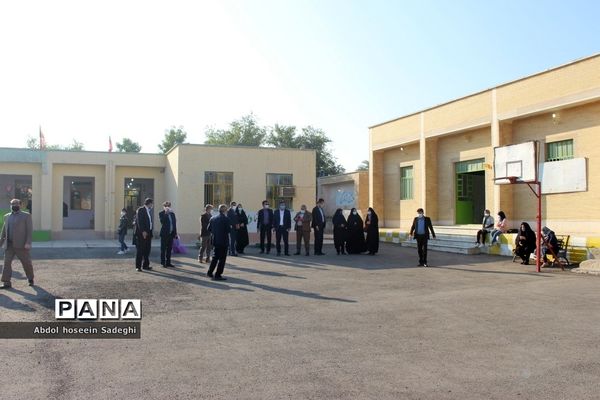 بازدید سرپرست مرکز امور بین‌الملل و مدارس خارج کشور وزارت آموزش و پرورش  از دبستان شهید حسن آیت محله تنگک بوشهر