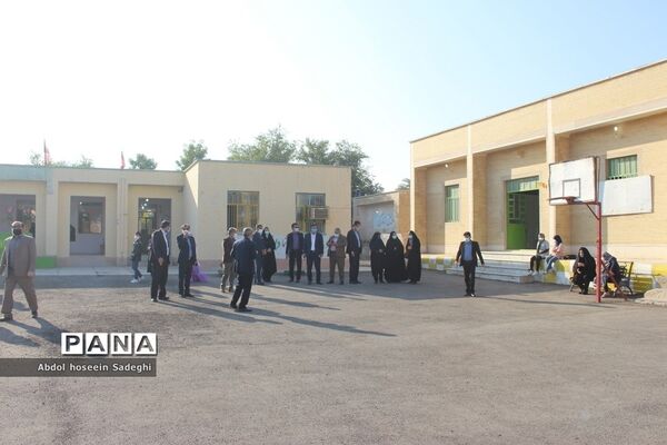 بازدید سرپرست مرکز امور بین‌الملل و مدارس خارج کشور وزارت آموزش و پرورش  از دبستان شهید حسن آیت محله تنگک بوشهر