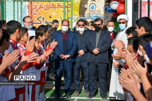 افتتاح زمین چمن مصنوعی در آموزشگاه شاهد رحیمی ناحیه یک مشهد