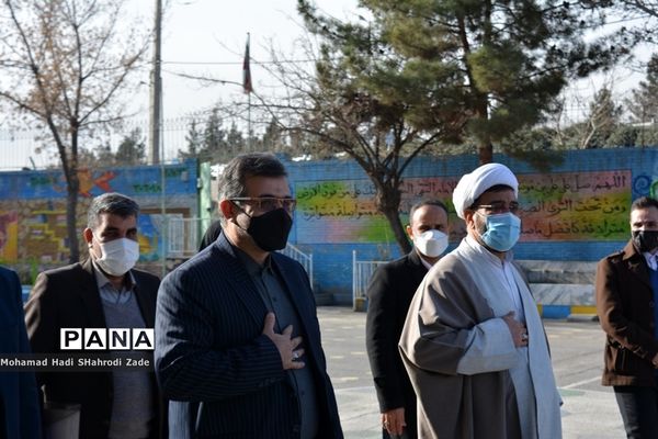 افتتاح زمین چمن مصنوعی در آموزشگاه شاهد رحیمی ناحیه یک مشهد