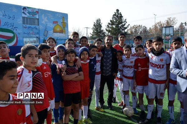افتتاح زمین چمن مصنوعی در آموزشگاه شاهد رحیمی ناحیه یک مشهد