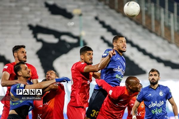 دیدار تیم‌های استقلال و فولاد خوزستان